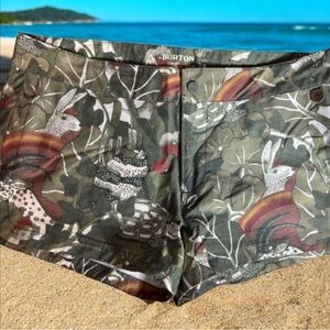 Burton Durable Goods Camo Jungle‎ Print Shorts Size 29